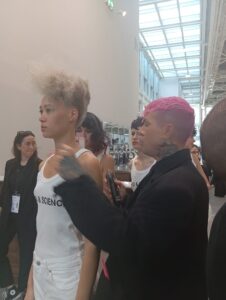 Momenti intimi dietro le quinte con il team di bCHANGE