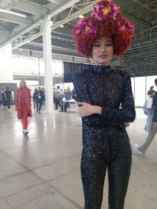 bCHANGE trasforma la passerella in un teatro di rivoluzione visiva.