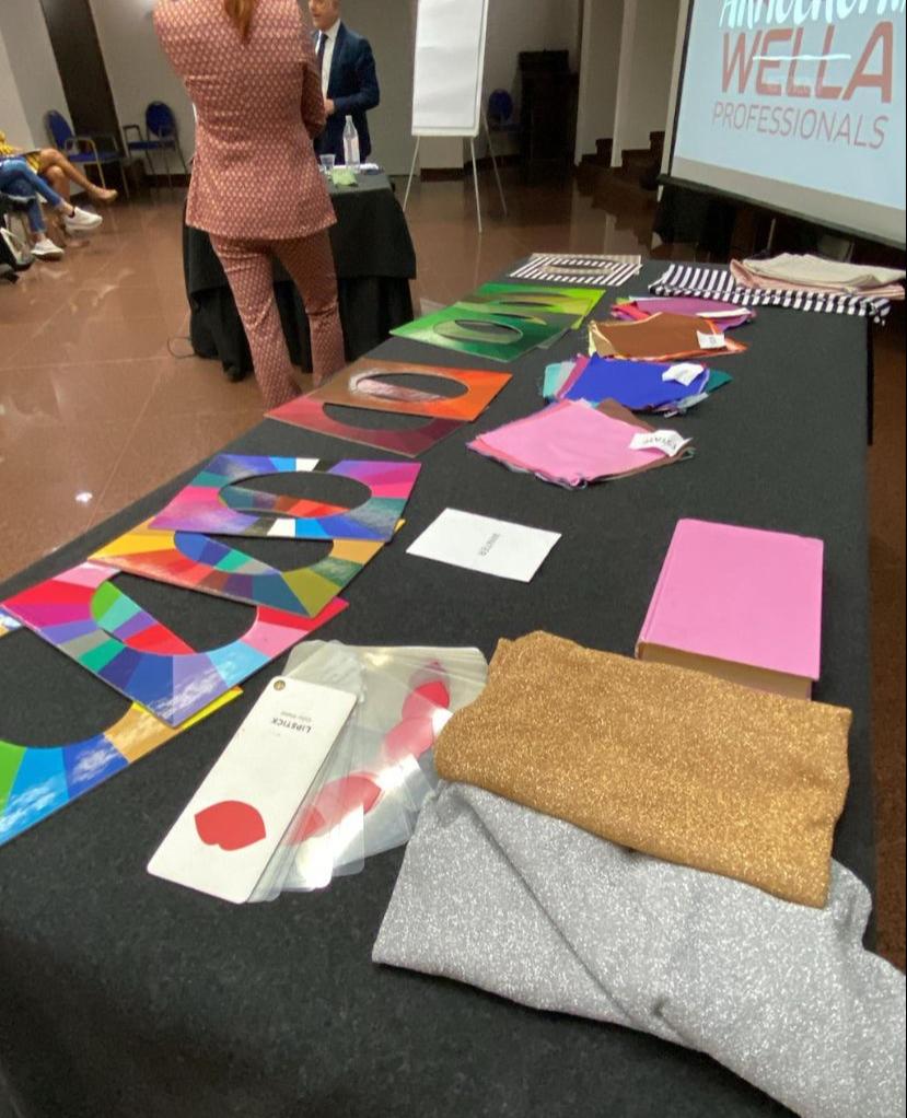 Scopri l'Armocromia - Rivoluziona il Tuo Stile con il Colore Giusto! Guida completa all'armocromia nel fashion: impara a scegliere i colori che valorizzano al meglio il tuo stile personale.