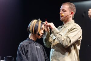 Futuro della Moda Capillare, bCHANGE a Bologna Esplorando il futuro della moda capillare con bCHANGE a Bologna.