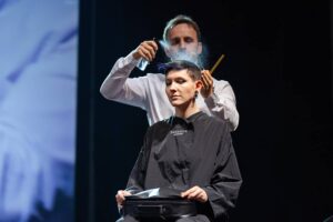 Rivoluzione Stilistica, Sassoon Accende Kadus 2024 Scenari di trasformazione e stile si fondono mentre Sassoon Academy reinventa la moda capillare sotto i riflettori del Kadus 2024 a Bologna.